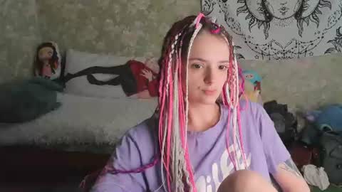 Snapshot of vanilla_arya chatting on 07/06/26, 09:06 Adelina online show from 07/06/26, 09:06