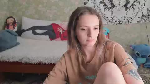Snapshot of vanilla_arya chatting on 07/17/26, 08:21 Adelina online show from 07/17/26, 08:21