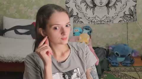 Snapshot of vanilla_arya chatting on 07/23/26, 10:57 Adelina online show from 07/23/26, 10:57
