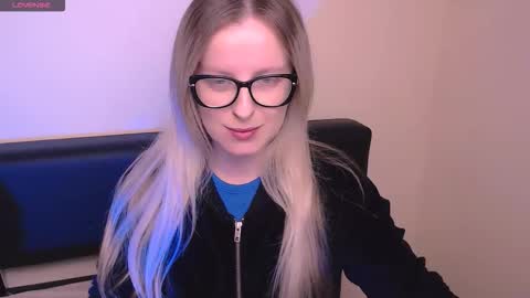 Mia online show from 10/23/25, 06:45