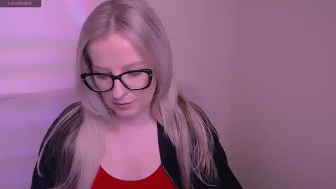 Mia online show from 11/17/25, 08:09