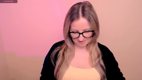 Mia online show from 03/26/26, 06:24