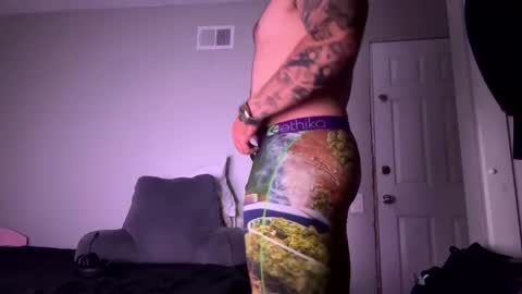 Snapshot of vanillapretzel chatting on 10/04/25, 11:19 vanillapretzel online show from 10/04/25, 11:19