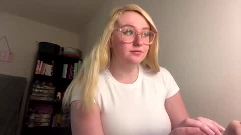 vanillapuddingpie online show from 01/07/25, 05:20