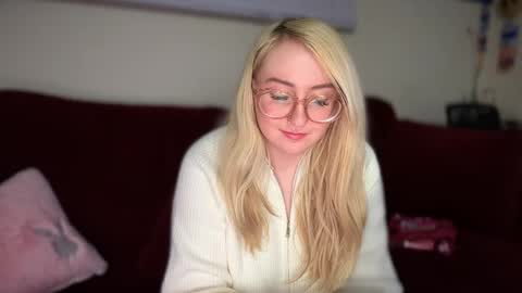 vanillapuddingpie online show from 02/17/25, 12:21