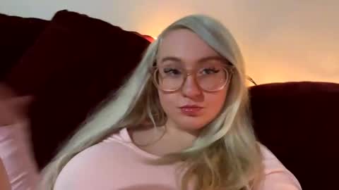 vanillapuddingpie online show from 11/17/25, 03:23