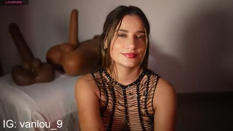 Vanilu online show from 10/22/25, 10:42