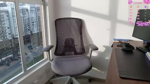 Snapshot of vanlet chatting on 04/18/26, 10:21 Elizabeth online show from 04/18/26, 10:21