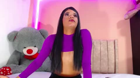 vannesa01 online show from 12/04/24, 07:12