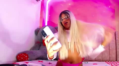 vannesa01 online show from 02/18/25, 07:41