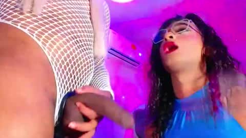 vannesa01 online show from 10/15/25, 07:47