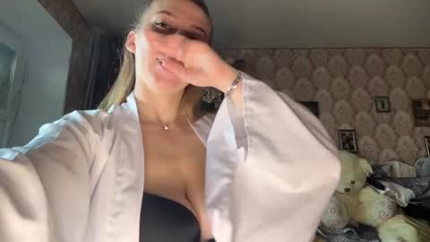 Snapshot of vannesatalamas chatting on 05/07/26, 05:13 Mia online show from 05/07/26, 05:13