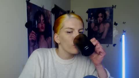 Snapshot of vanrey_ chatting on 02/08/26, 02:20 Vanessa online show from 02/08/26, 02:20