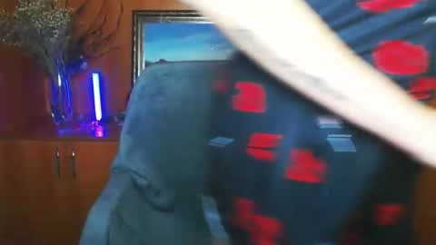 Snapshot of vanrey_ chatting on 02/13/26, 05:42 Vanessa online show from 02/13/26, 05:42