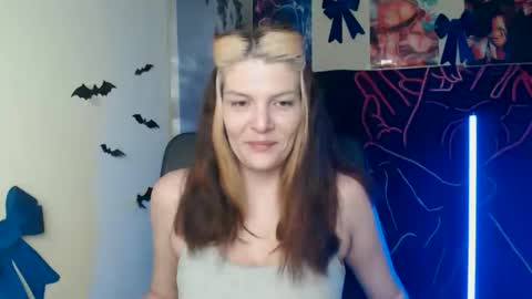 Snapshot of vanrey_ chatting on 04/26/26, 06:44 Vanessa online show from 04/26/26, 06:44