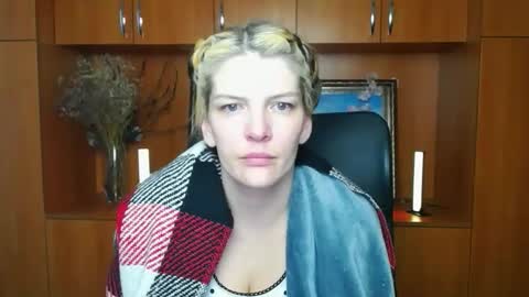 Snapshot of vanrey_ chatting on 05/03/26, 06:30 Vanessa online show from 05/03/26, 06:30