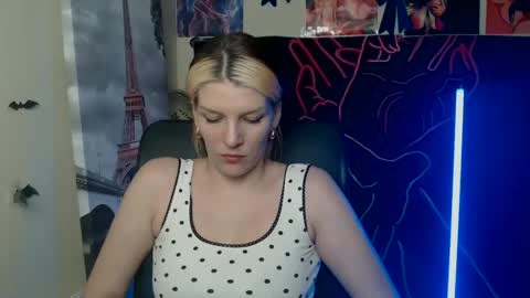 Snapshot of vanrey_ chatting on 05/04/26, 04:14 Vanessa online show from 05/04/26, 04:14