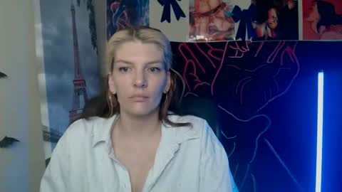 Snapshot of vanrey_ chatting on 05/06/26, 06:52 Vanessa online show from 05/06/26, 06:52