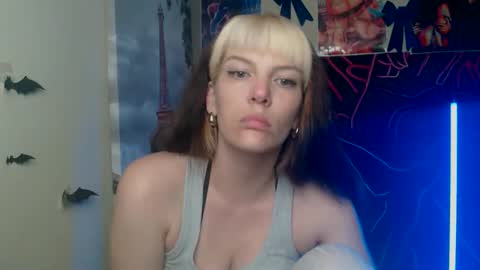 Snapshot of vanrey_ chatting on 05/10/26, 04:12 Vanessa online show from 05/10/26, 04:12
