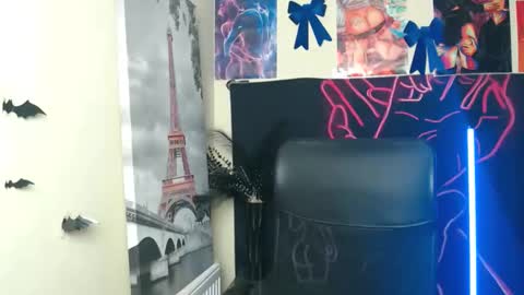 Snapshot of vanrey_ chatting on 05/14/26, 04:25 Vanessa online show from 05/14/26, 04:25