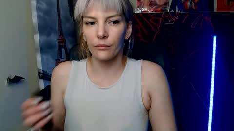 Snapshot of vanrey_ chatting on 05/16/26, 03:44 Vanessa online show from 05/16/26, 03:44