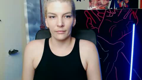 Snapshot of vanrey_ chatting on 05/20/26, 02:56 Vanessa online show from 05/20/26, 02:56