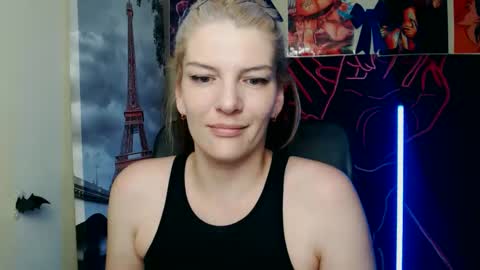 Snapshot of vanrey_ chatting on 05/21/26, 09:38 Vanessa online show from 05/21/26, 09:38