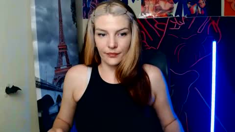 Snapshot of vanrey_ chatting on 05/25/26, 04:46 Vanessa online show from 05/25/26, 04:46