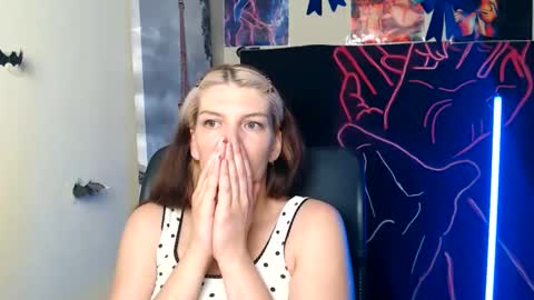Snapshot of vanrey_ chatting on 06/08/26, 06:14 Vanessa online show from 06/08/26, 06:14