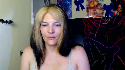 Snapshot of vanrey_ chatting on 06/18/26, 09:14 Vanessa online show from 06/18/26, 09:14