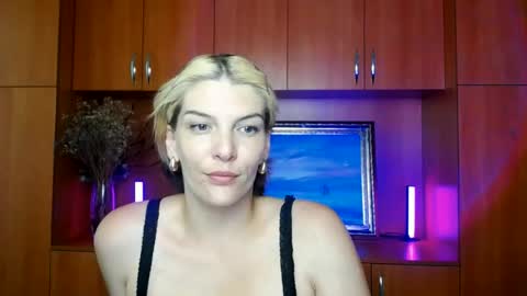 Snapshot of vanrey_ chatting on 07/07/26, 07:09 Vanessa online show from 07/07/26, 07:09