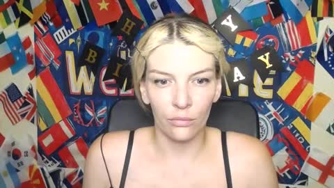Snapshot of vanrey_ chatting on 07/14/26, 07:35 Vanessa online show from 07/14/26, 07:35