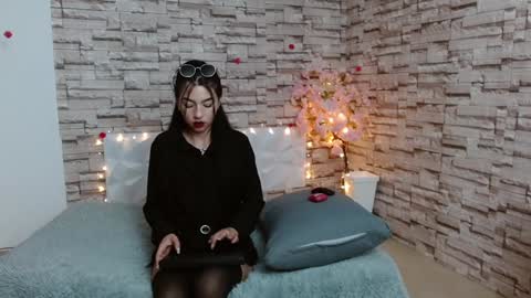 Snapshot of vanse_lust chatting on 12/04/24, 03:37 Karuna online show from 12/04/24, 03:37