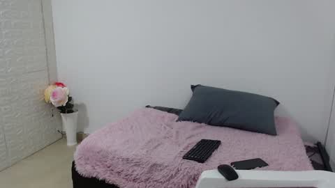 Snapshot of vanse_lust chatting on 01/22/25, 08:49 Karuna online show from 01/22/25, 08:49