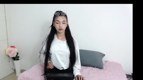 Snapshot of vanse_lust chatting on 01/26/25, 11:39 Karuna online show from 01/26/25, 11:39