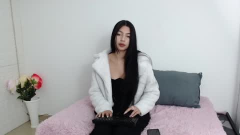 Snapshot of vanse_lust chatting on 01/28/25, 03:47 Karuna online show from 01/28/25, 03:47