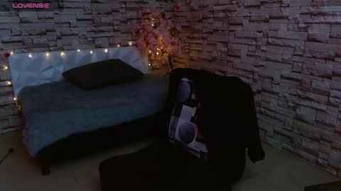 Snapshot of vanse_lust chatting on 03/08/25, 10:24 Karuna online show from 03/08/25, 10:24