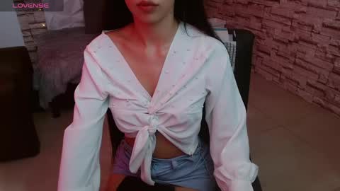 Snapshot of vanse_lust chatting on 03/12/25, 07:38 Karuna online show from 03/12/25, 07:38