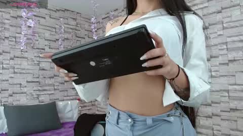 Snapshot of vanse_lust chatting on 09/10/25, 07:47 Karuna online show from 09/10/25, 07:47