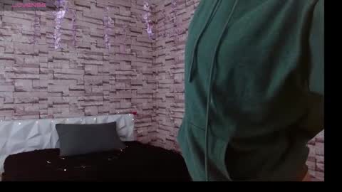 Snapshot of vanse_lust chatting on 09/17/25, 06:20 Karuna online show from 09/17/25, 06:20