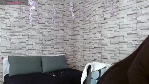 Snapshot of vanse_lust chatting on 09/19/25, 06:19 Karuna online show from 09/19/25, 06:19