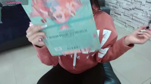 Snapshot of vanse_lust chatting on 09/29/25, 08:24 Karuna online show from 09/29/25, 08:24