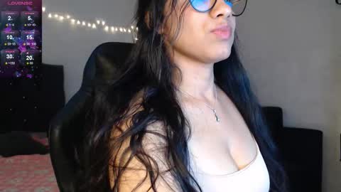 Snapshot of vanyxxxx chatting on 11/24/25, 02:22 vanyxxxx online show from 11/24/25, 02:22