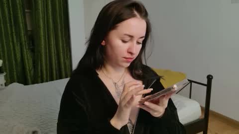 vaolietkat online show from 04/28/26, 12:43