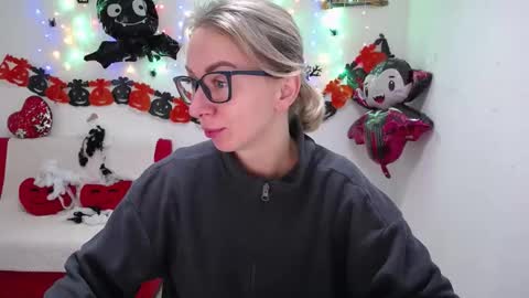 Snapshot of vasilisasii chatting on 10/27/25, 06:06 Vasilisa online show from 10/27/25, 06:06