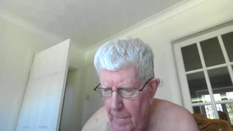Snapshot of vassus chatting on 03/18/26, 11:02 vassus online show from 03/18/26, 11:02