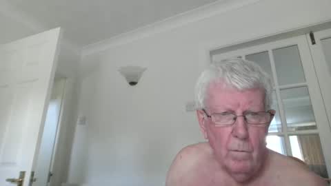 Snapshot of vassus chatting on 06/05/26, 05:29 vassus online show from 06/05/26, 05:29