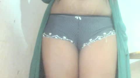 Snapshot of vayanah317 chatting on 07/08/26, 05:45 vayanah317 online show from 07/08/26, 05:45