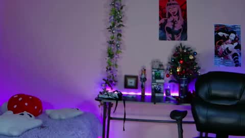 Snapshot of vayolett_dakotta chatting on 12/25/24, 05:58 Vayolett online show from 12/25/24, 05:58