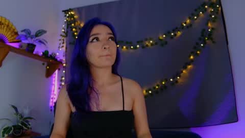 Snapshot of vayolett_dakotta chatting on 10/27/25, 12:58 Vayolett online show from 10/27/25, 12:58